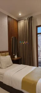 Pemasangan Gorden Di Selaras Inn Syariah, Sosromenduran, Yogyakarta