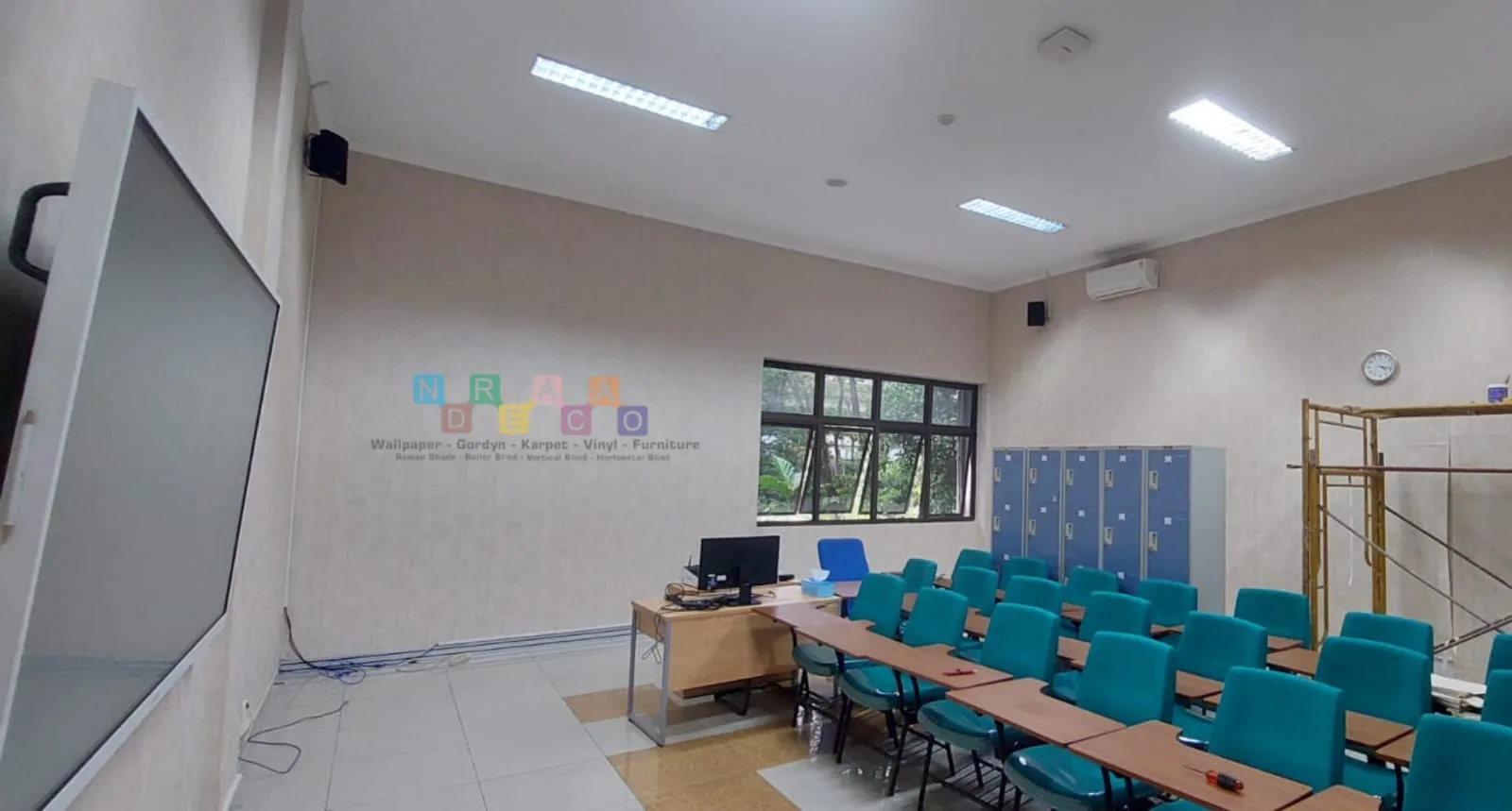 Proyek Pemasangan Wallpaper Di Universitas Gajah Mada, Yogyakarta